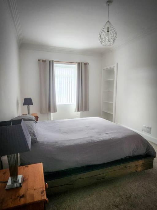 Central 2-Bedroom Bunglow With Double Sofa Bed คาร์นูสตี ภายนอก รูปภาพ