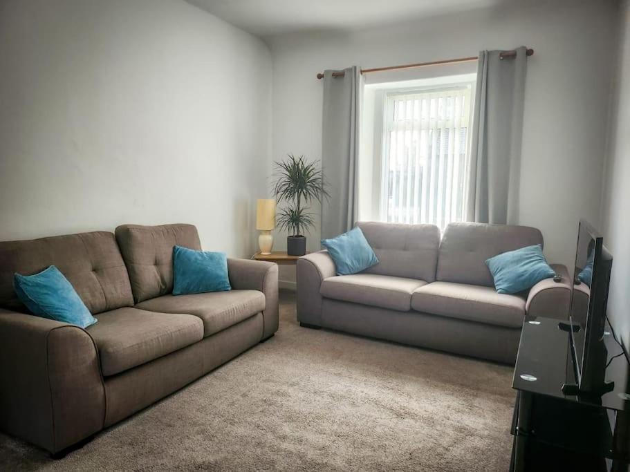 Central 2-Bedroom Bunglow With Double Sofa Bed คาร์นูสตี ภายนอก รูปภาพ