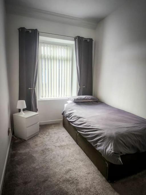 Central 2-Bedroom Bunglow With Double Sofa Bed คาร์นูสตี ภายนอก รูปภาพ