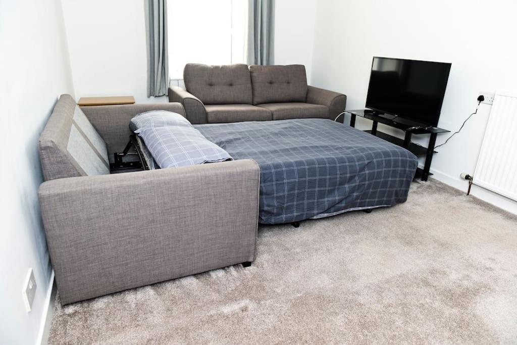 Central 2-Bedroom Bunglow With Double Sofa Bed คาร์นูสตี ภายนอก รูปภาพ